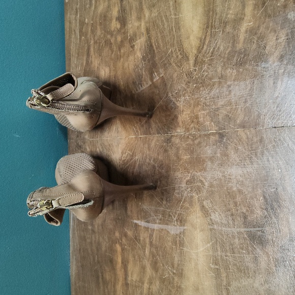 BCBG High heels - Picture 4 of 4